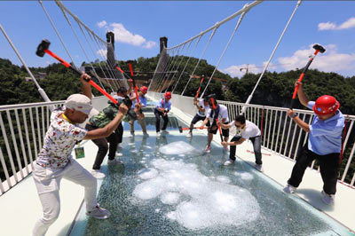長沙到張家界云天渡玻璃橋、張家界森林公園、天子山往返三日游